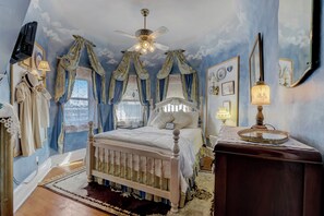 Individually decorated, free WiFi, bed sheets - Schuster Mansion Bed & Breakfast (Milwaukee)