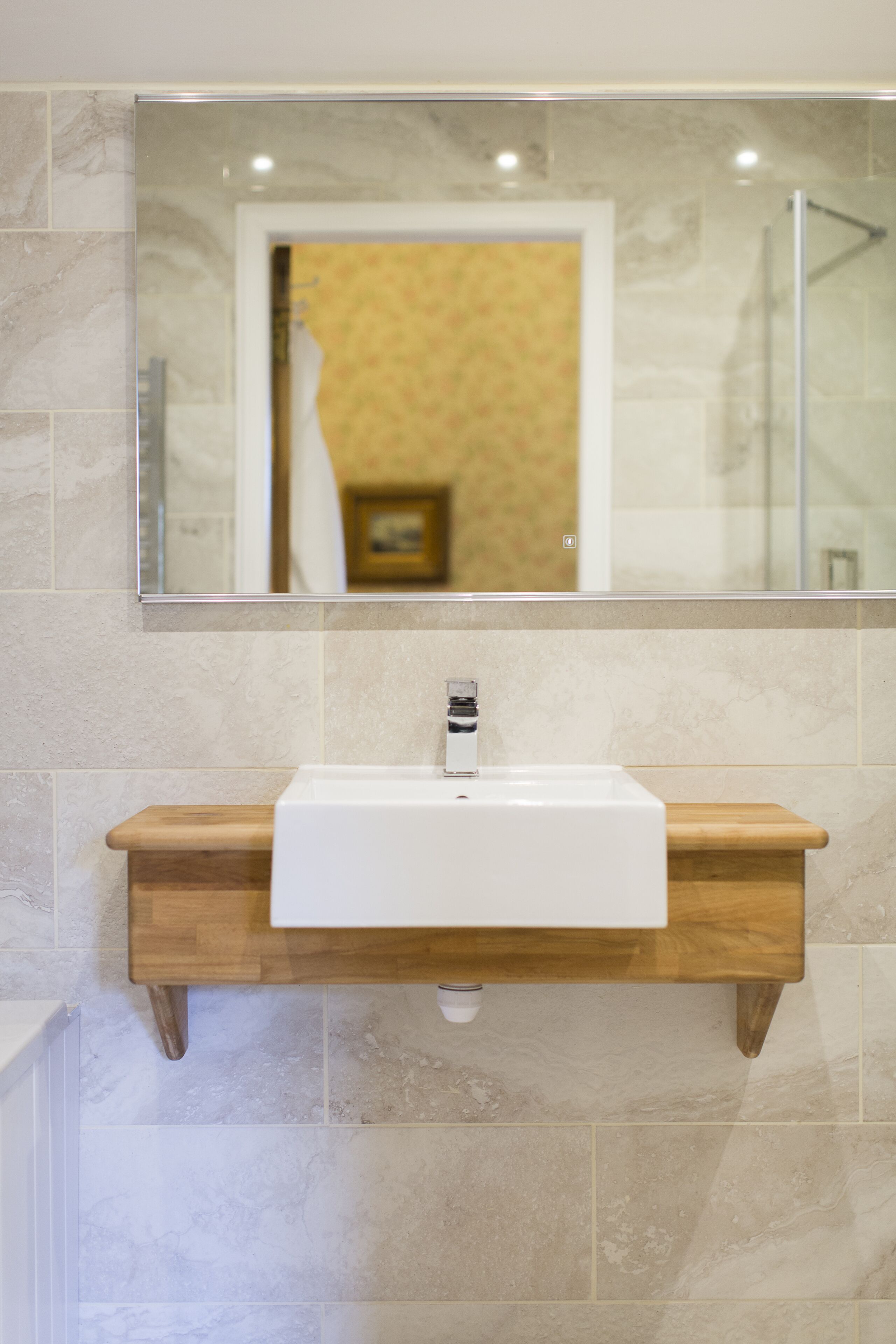 standard room | bathroom | free toiletries, hair dryer, bathrobes, towels