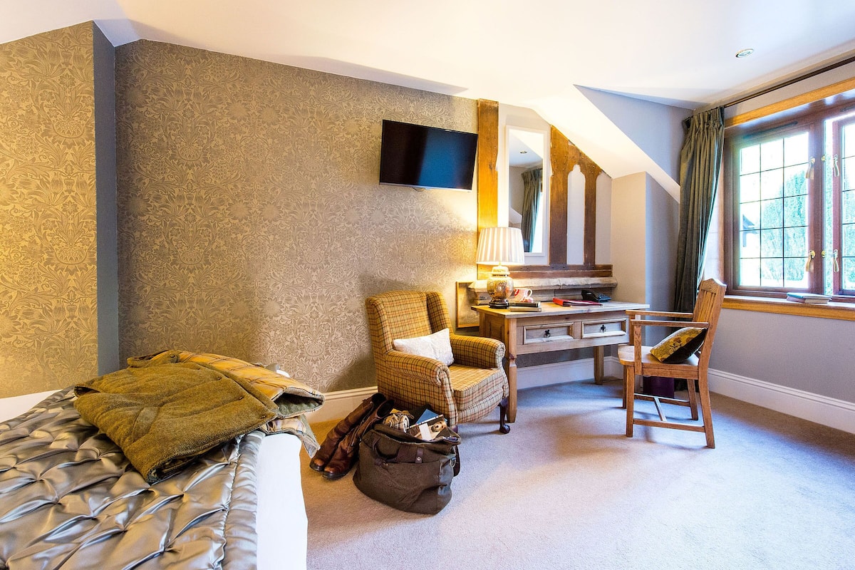 king bedroom | 1 bedroom, egyptian cotton sheets, premium bedding, in-room safe