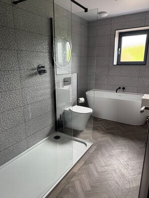 Superior Double Room, Ensuite, Sea View | Bathroom