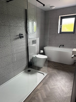 Superior Double Room, Ensuite, Sea View | Bathroom