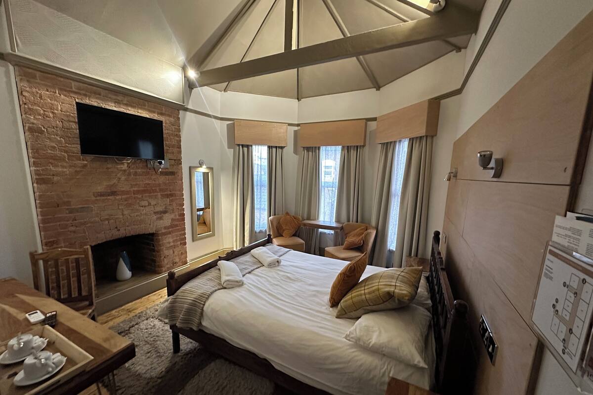 Villa Suite | Iron/ironing board, free WiFi, bed sheets