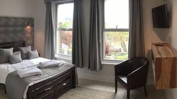 1 dormitori, planxa i posts de planxar, wifi gratuïta i roba de llit