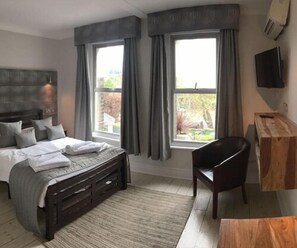 1 habitación, tabla de planchar con plancha, wifi gratis y ropa de cama 