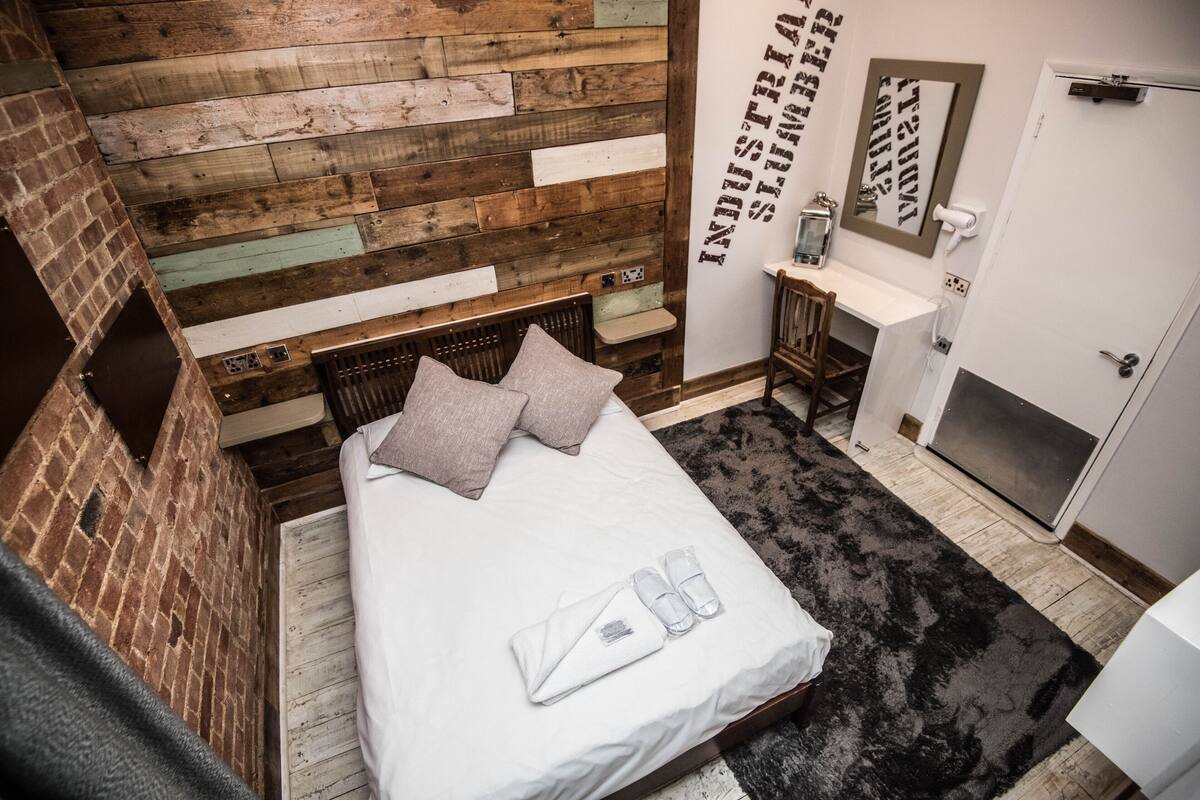 Budget Double Room | Iron/ironing board, free WiFi, bed sheets
