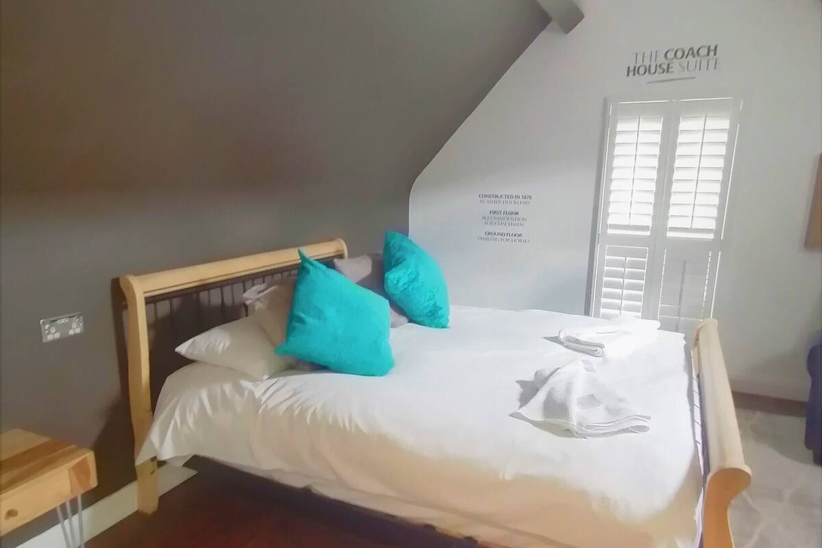 Coach House Suite | Iron/ironing board, free WiFi, bed sheets