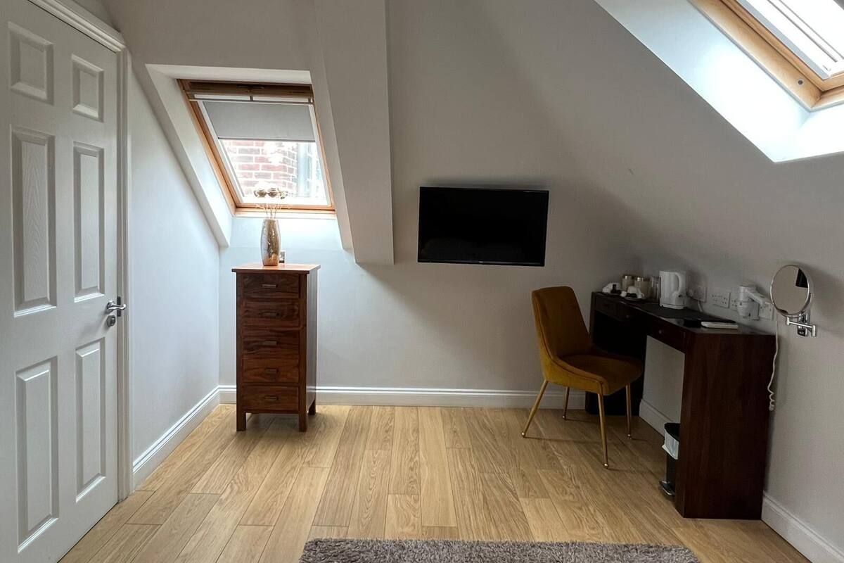 Iron/ironing board, free WiFi, bed sheets