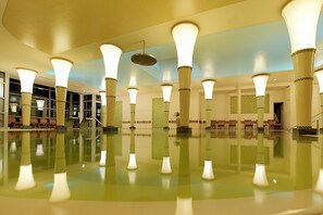 2 室内游泳池
