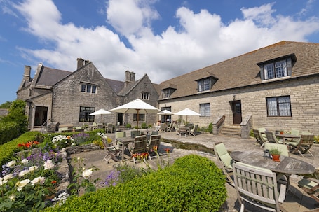 2 间餐厅,供应早餐、午餐和晚餐,英国菜