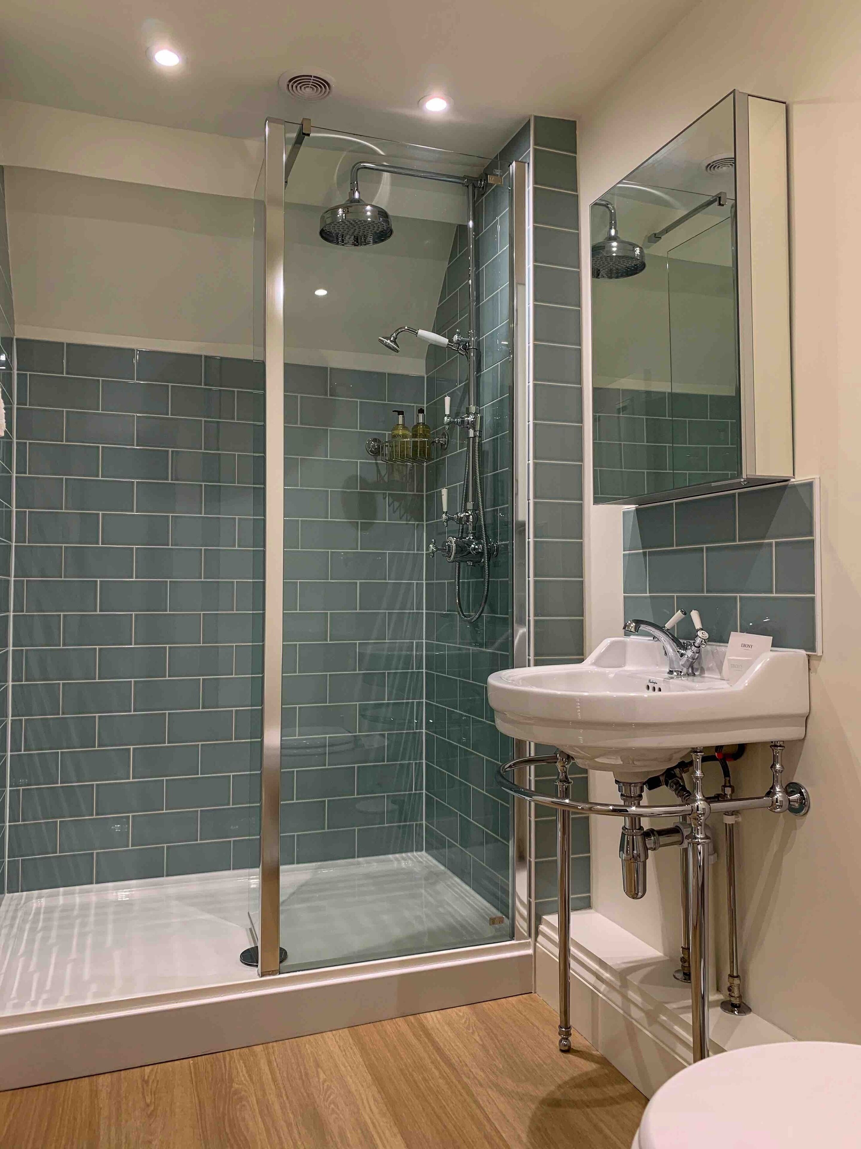manor house double | bathroom | shower, free toiletries, hair dryer, towels