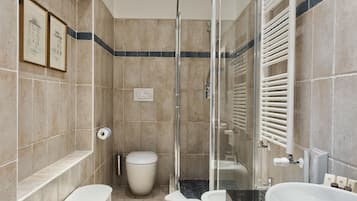 Superior Double Room | Bathroom