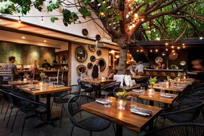 تناول الطعام