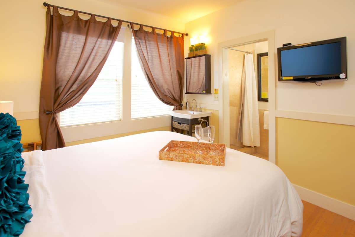 Egyptian cotton sheets, premium bedding, in-room safe