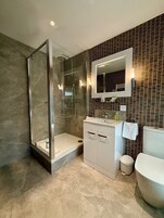 Habitación doble superior, baño privado (Room 9) | Baño
