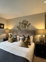 Superior Double Room, Ensuite, Canal View