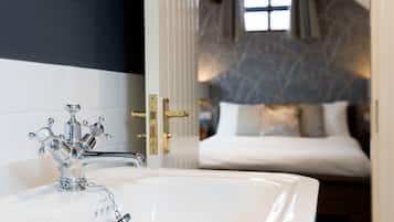 Shared Dormitory, Ensuite (Stable Block Deluxe King )