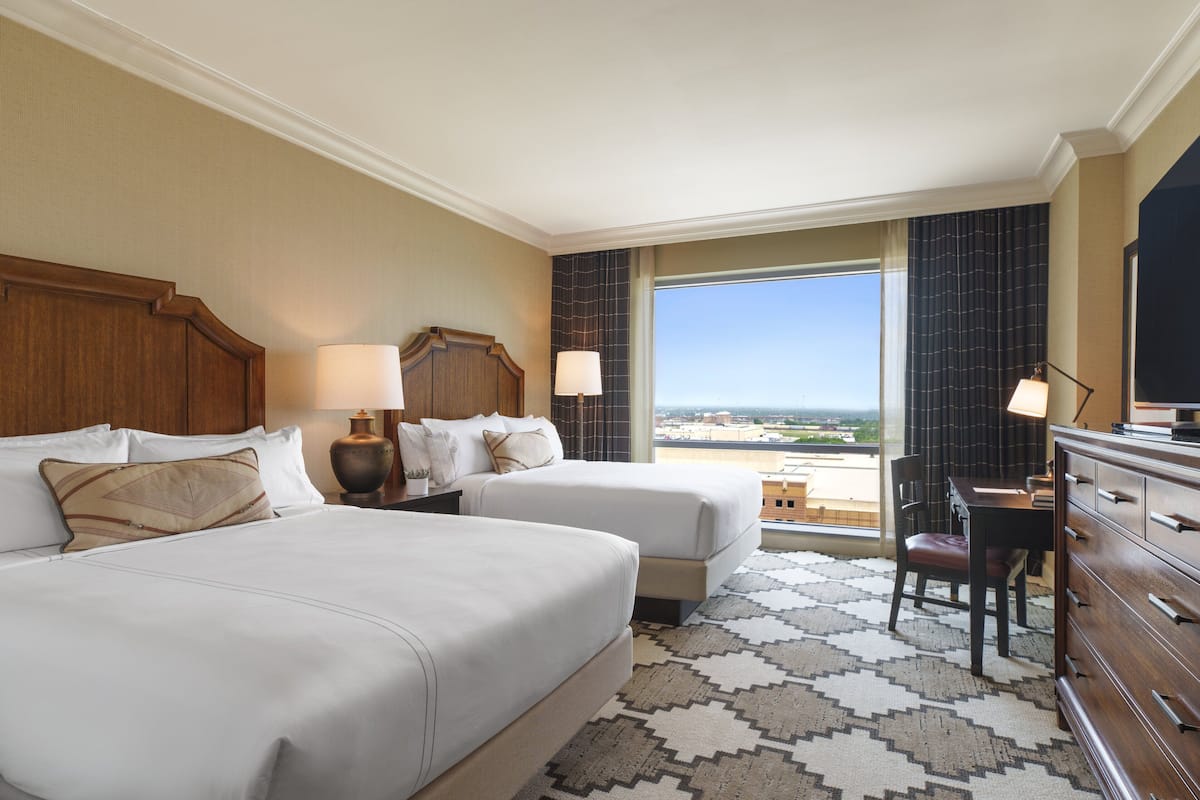 Premium bedding, in-room safe, desk, laptop workspace