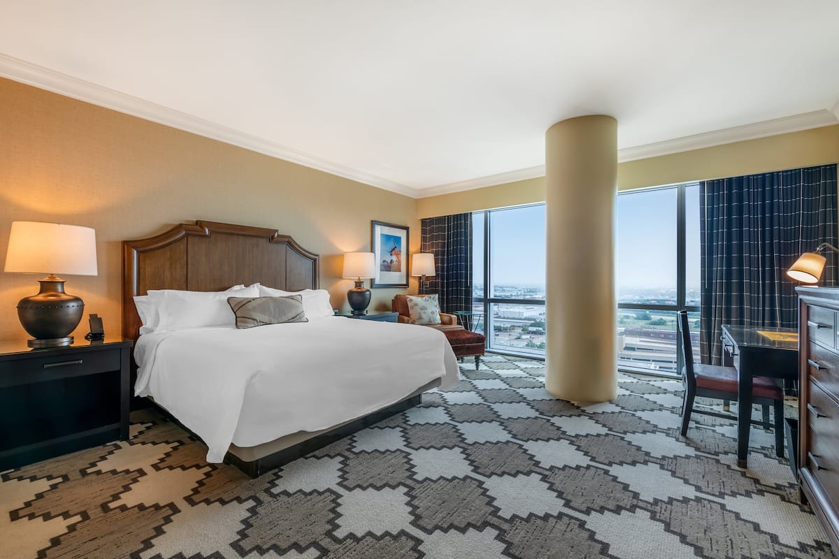 room, 1 king bed, corner (spacious, colonial) | premium bedding, in-room safe, desk, laptop workspace