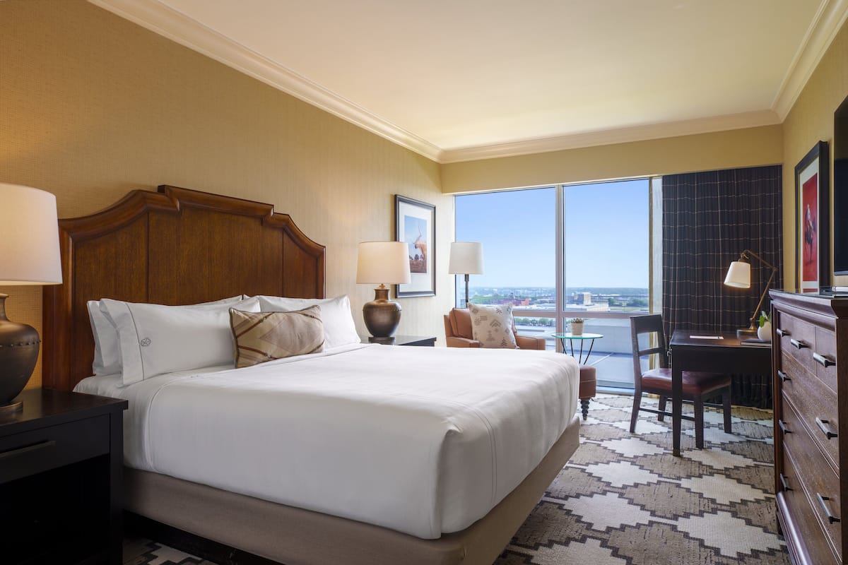 Premium bedding, in-room safe, desk, laptop workspace