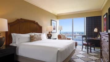 Sengetøy av topp kvalitet, safe på rommet og skrivebord