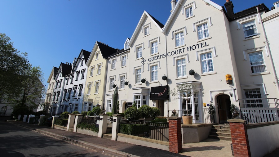 Queens Court Hotel