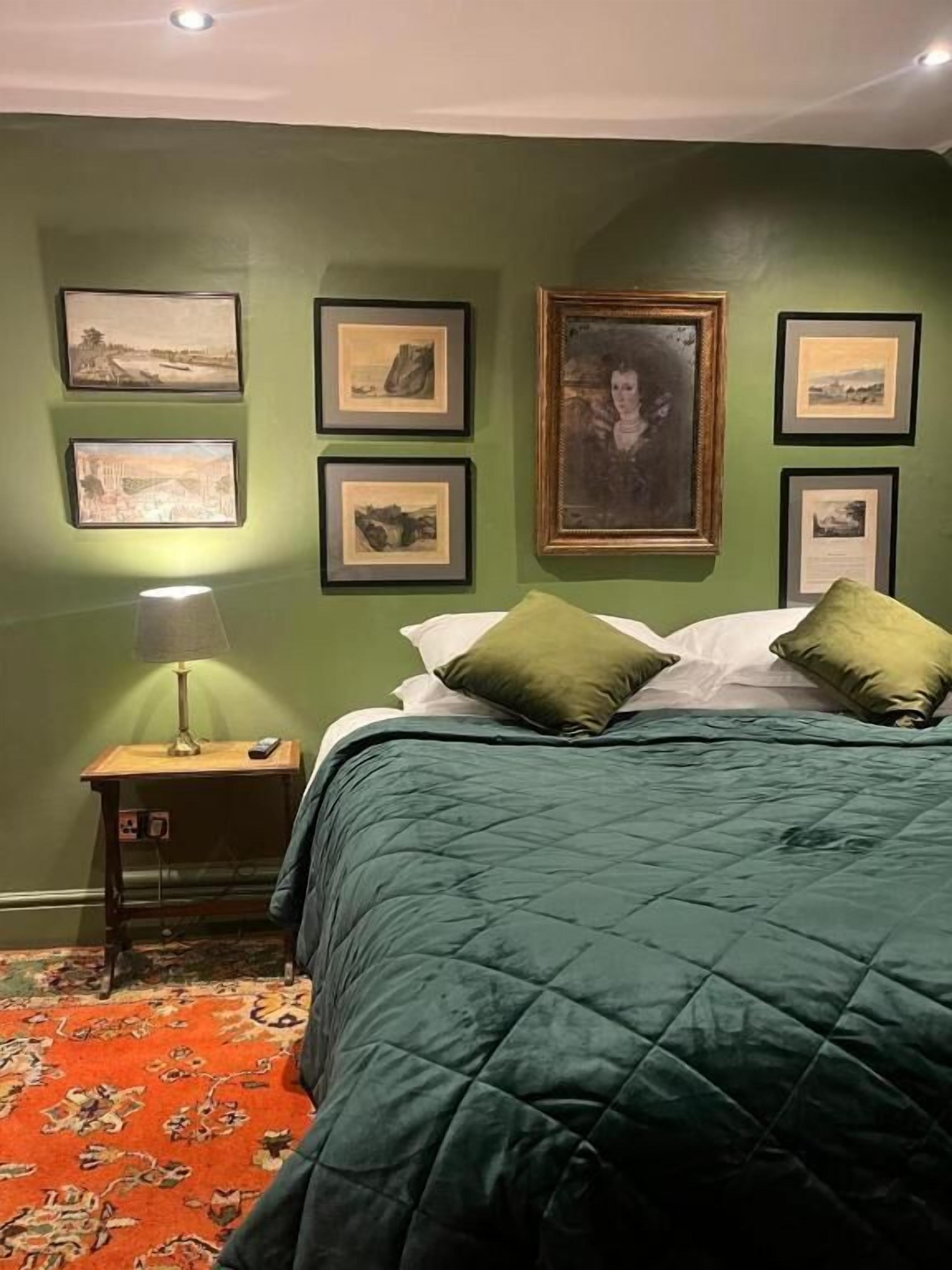 standard double room, 1 double bed, ensuite | in-room safe, desk, free wifi, bed sheets