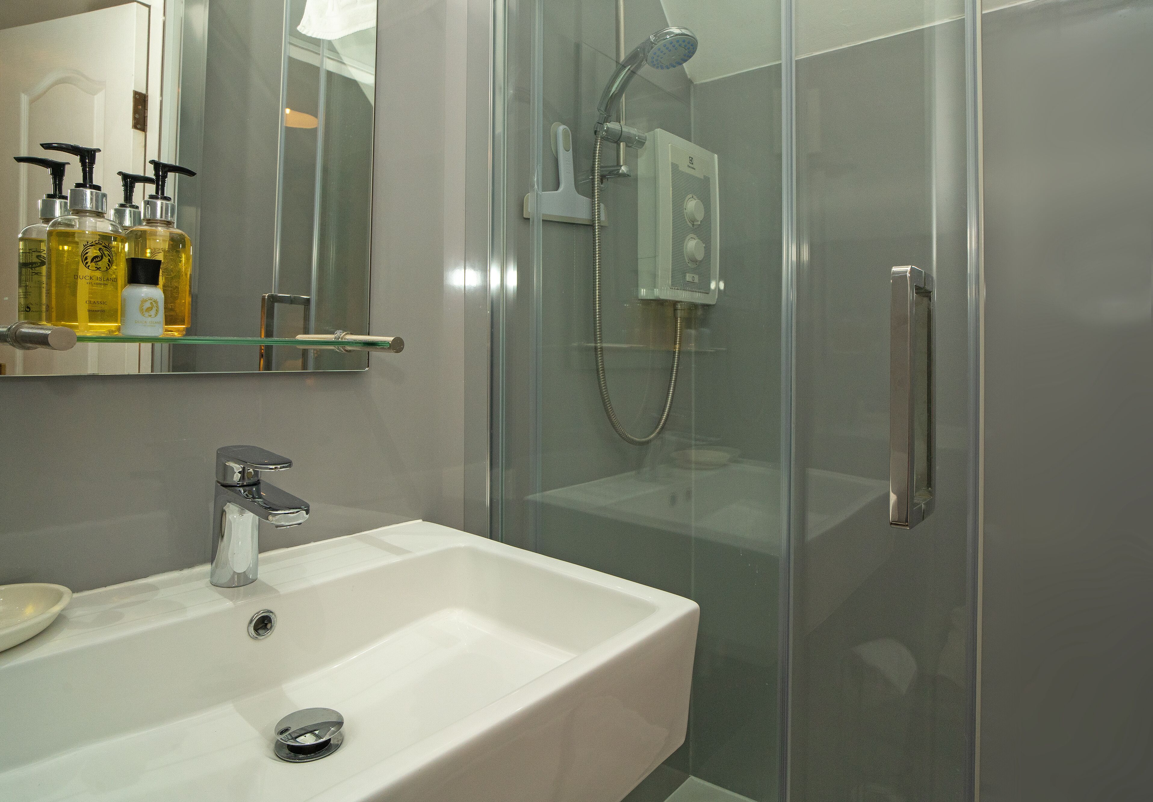 twin room, ensuite | bathroom | free toiletries