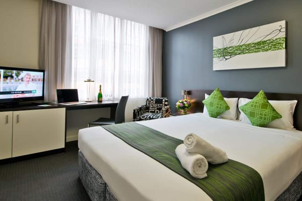 Desk, cribs (surcharge), WiFi (surcharge)