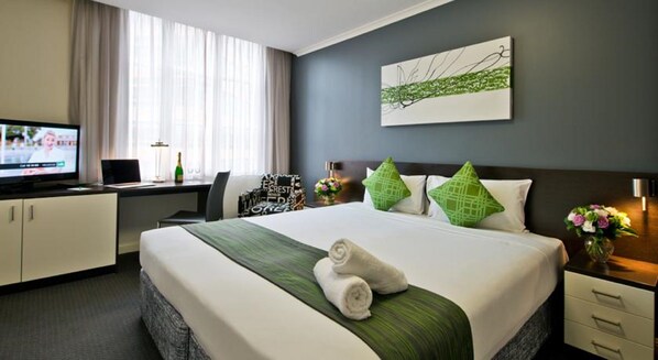 Desk, cribs/infant beds, WiFi