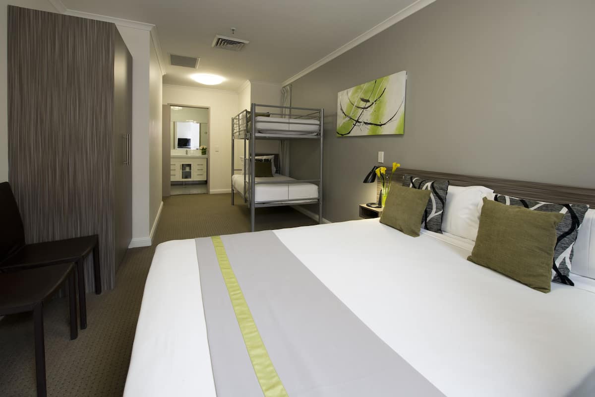 Superior Quadruple Room | Desk, cribs (surcharge), WiFi (surcharge)