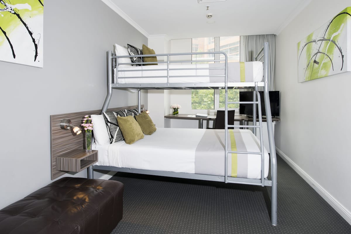 Desk, cribs (surcharge), WiFi (surcharge)