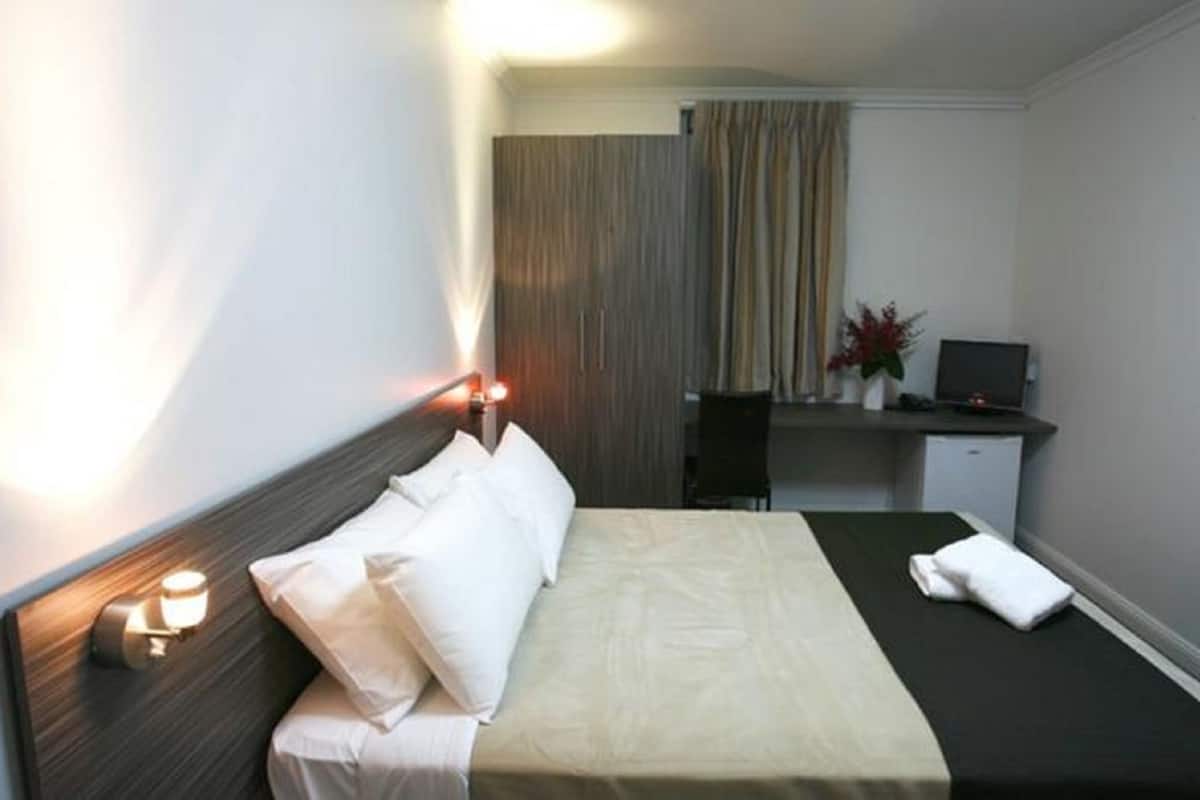 Standard Queen Room | Desk, cribs (surcharge), WiFi (surcharge)