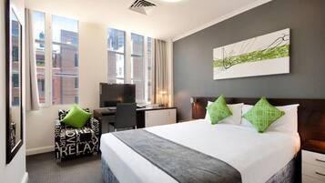 Desk, cribs/infant beds, WiFi