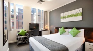 Desk, cribs/infant beds, WiFi