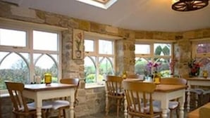 Restaurant - East Byermoor Guest House (Newcastle-upon-Tyne)