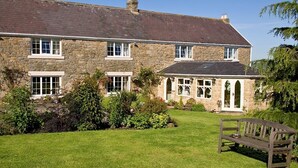 Exterior - East Byermoor Guest House (Newcastle-upon-Tyne)