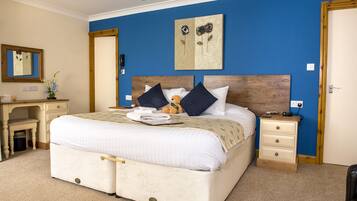 Chambre supérieure (1 Super King Bed) | Literie de qualité, décor unique, ameublement unique, bureau