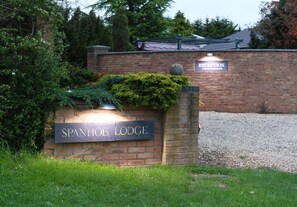 Exterior detail - Spanhoe Lodge - B&B (Corby)