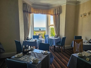 Petit déjeuner servi en supplément