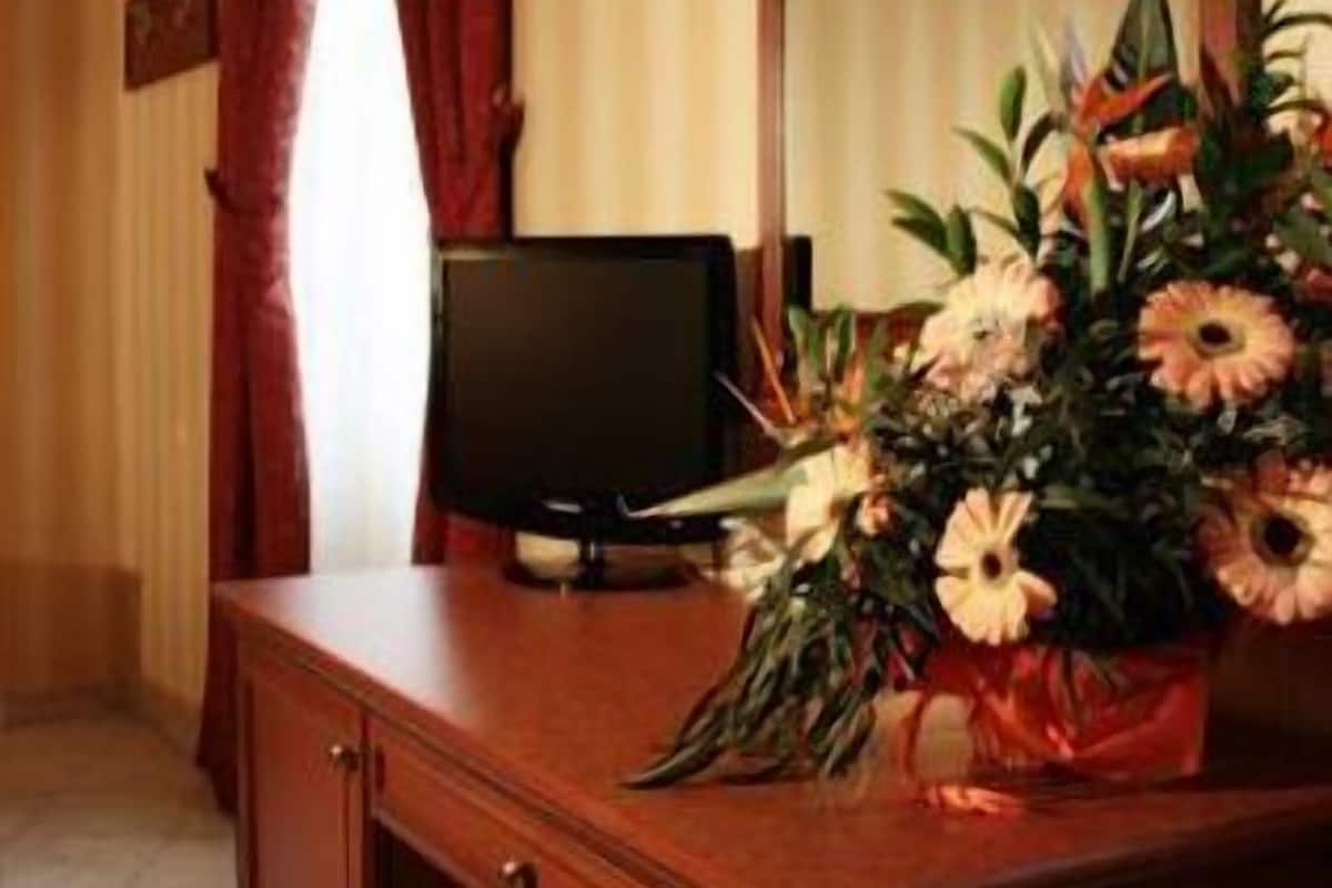 Desk, blackout drapes, Internet