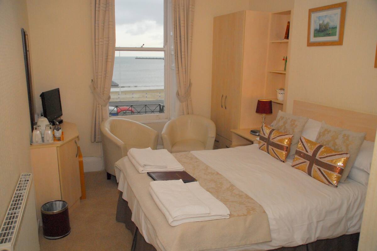 Double Room, Ensuite, Sea View (1st Floor)