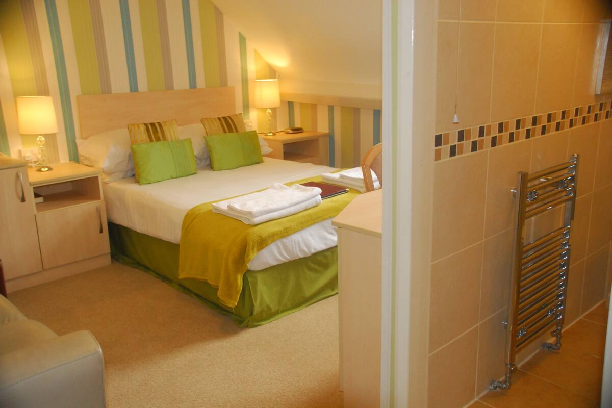 Standard-Doppelzimmer (3rd Floor) | Hochwertige Bettwaren, Schreibtisch, Bügeleisen/Bügelbrett