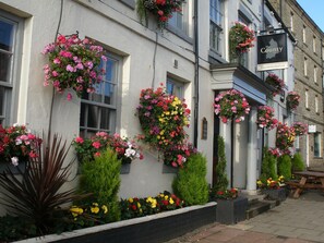 Exterior - The County Hotel (Hexham)