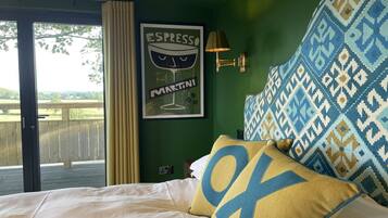 Luksushuvila, kylpyhuone makuuhuoneen yhteydessä