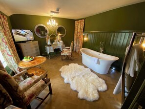 Executive Studio Suite, Ensuite | Bathroom | Free toiletries, towels, toilet paper - The Durham Ox (York)