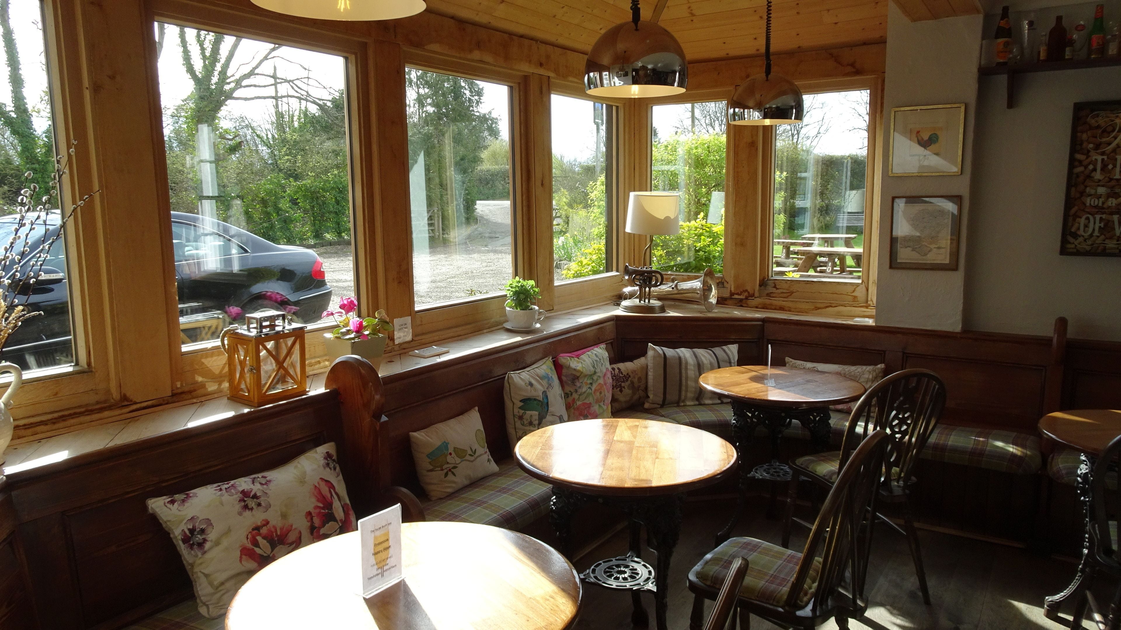 2 bars/lounges, gastropub
