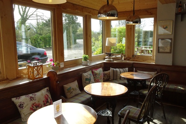 2 bars/lounges, gastropub