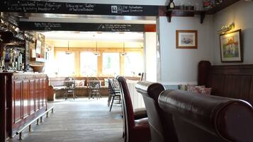 2 bars/lounges, gastropub