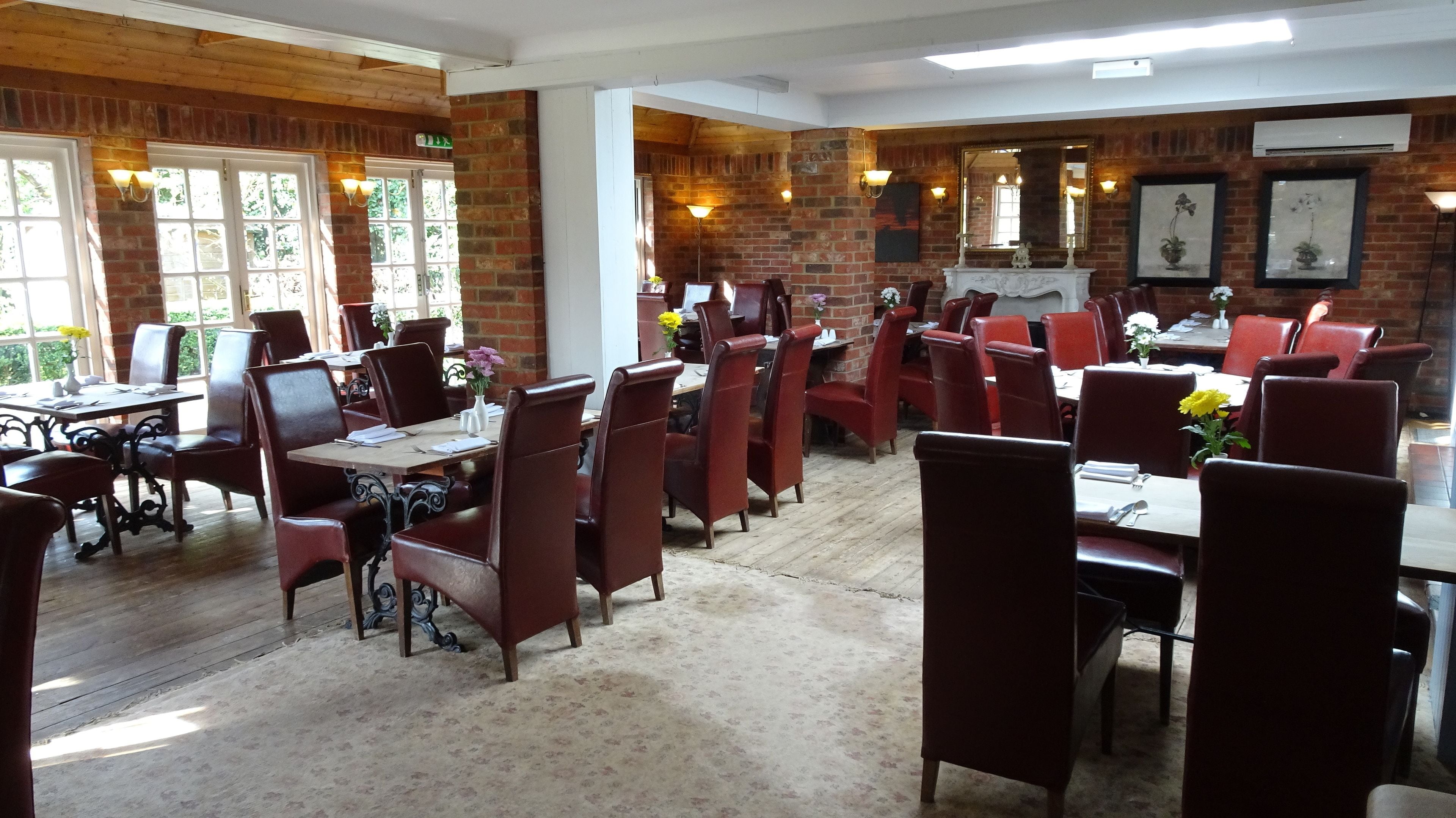 Daily cooked-to-order breakfast (GBP 13 per person)