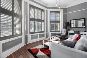 Literie hypoallergénique, bureau, rideaux occultants